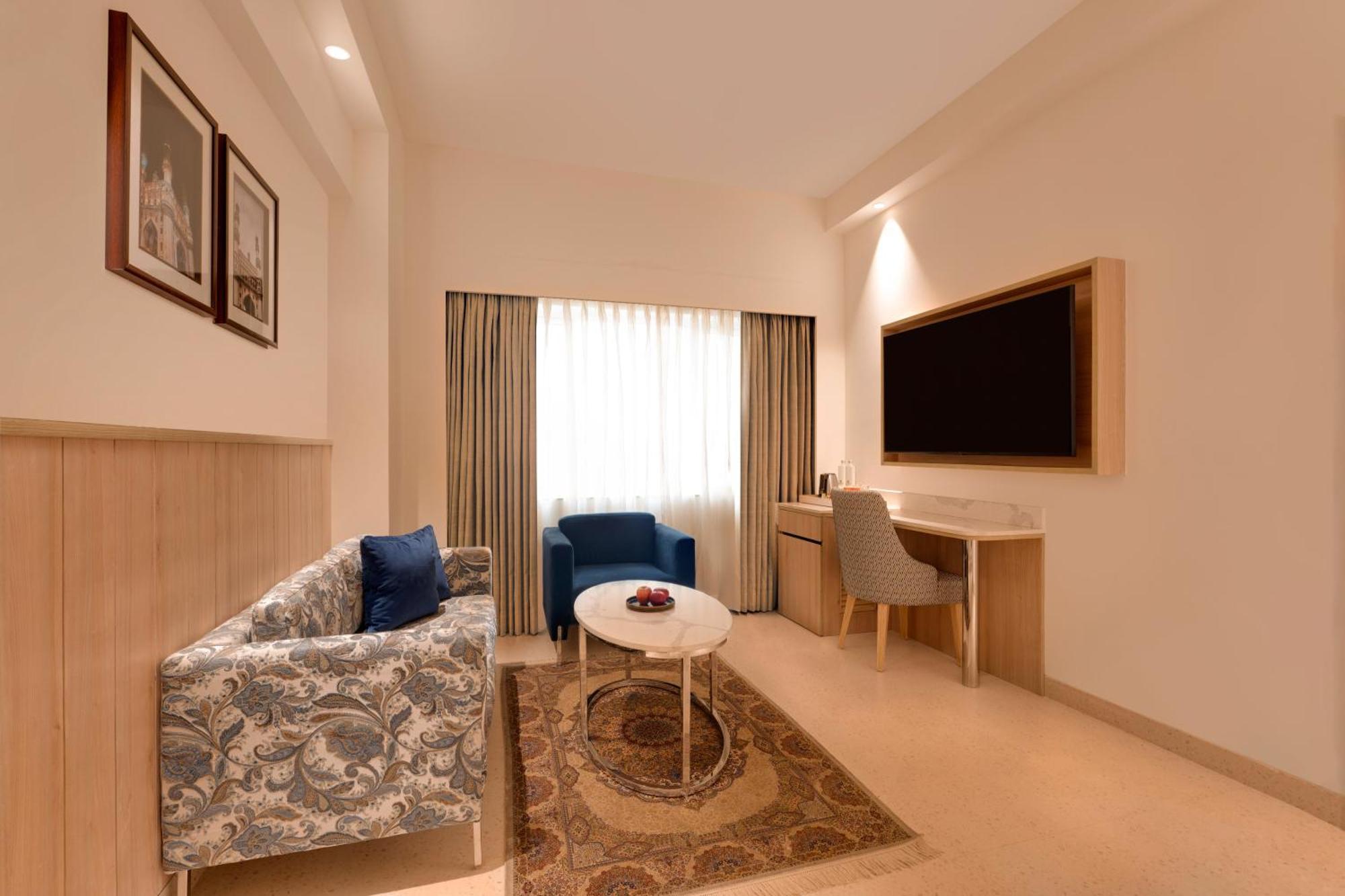 Lemon Tree Premier Hitec City Хидерабад Екстериор снимка
