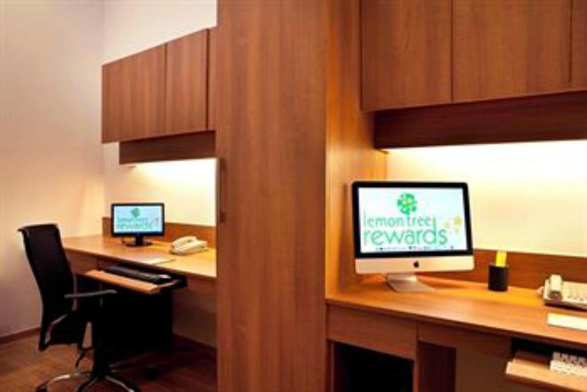 Lemon Tree Premier Hitec City Хидерабад Екстериор снимка
